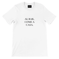 AL BAR, COME A CASA. –Premium Unisex Crewneck T-shirt ispirata alla cultura del bar italiano - MOKAS