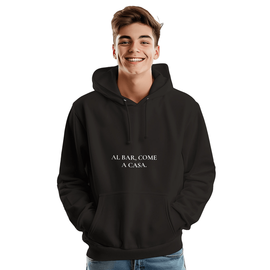AL BAR, COME A CASA. – Felpa Premium Unisex ispirata alla cultura del bar italiano - MOKAS